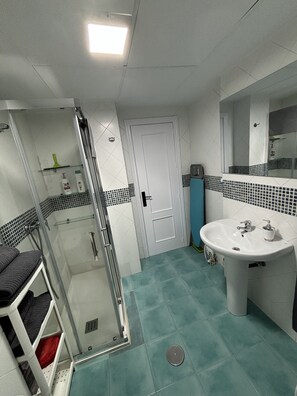 Hårføner og håndklær