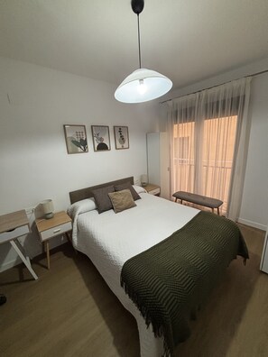 2 chambres, bureau, fer et planche à repasser, Wi-Fi gratuit