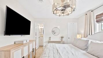 2 bedrooms, iron/ironing board, free WiFi, bed sheets