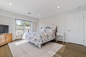 4 bedrooms, iron/ironing board, WiFi, bed sheets - Beautiful Family Friendly Beach Home in Old Saybrook! (Old Saybrook)