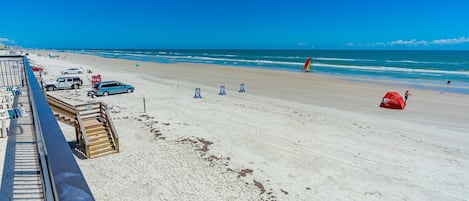 Am Strand, Liegestühle, Strandtücher