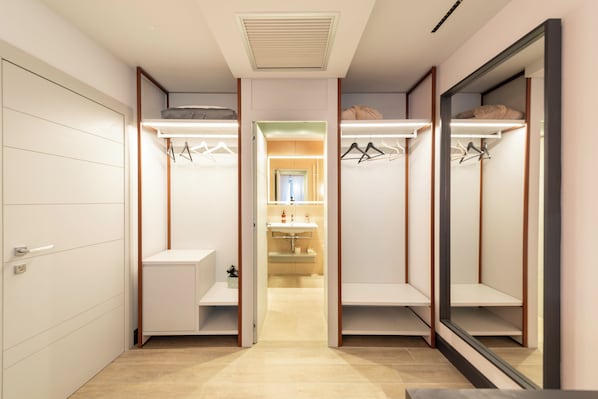 Kamar Triple Comfort, pemandangan kota | Ruang kerja ramah laptop dan Wi-Fi gratis