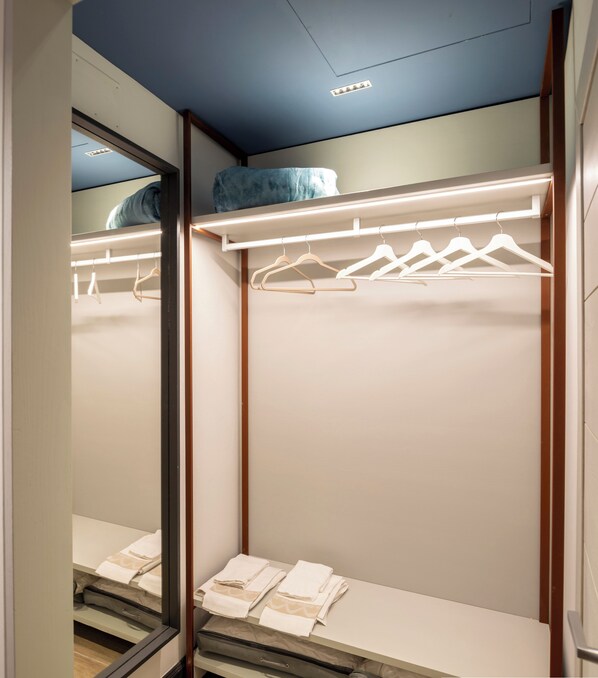 Chambre Classique, vue ville | Espace de travail pour ordinateur portable, Wi-Fi gratuit