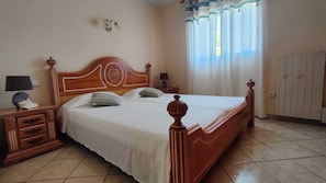 2 makuuhuonetta, silitysrauta/-lauta, Wi-Fi, vuodevaatteet