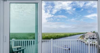 Manatee Suite 2 / Funky Fish House at Cape Harbour