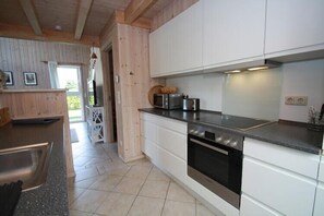 KylskÄp, mikrovÄgsugn, ugn och spishÀll