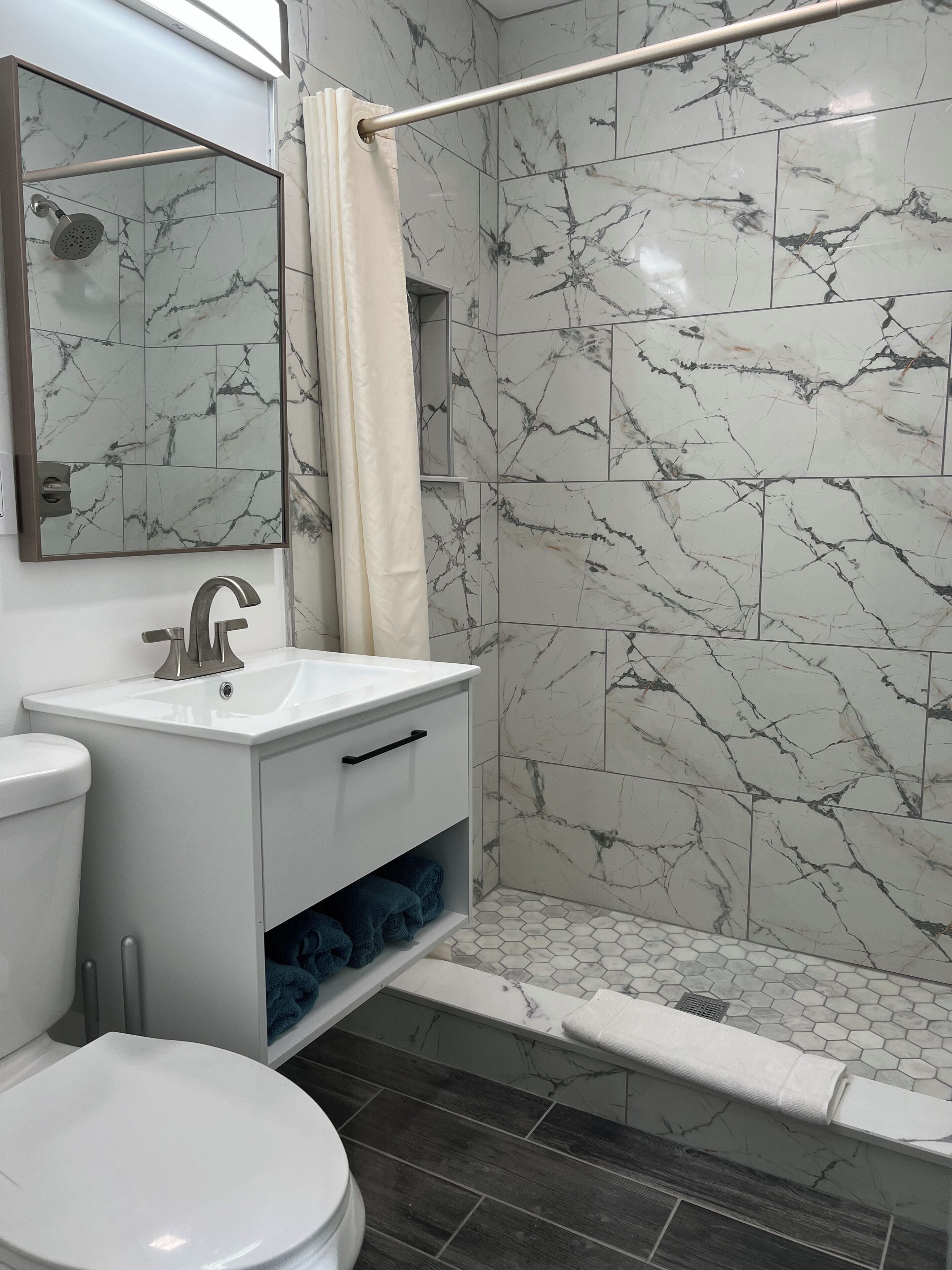 Crystal Sands Phila Ave Unit #1