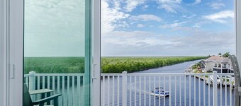 Manatee Suite 1 Funky Fish House at Cape Harbour