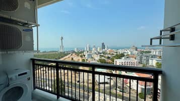 Condo, 1 habitación, balcón, vista al mar | Área de sala de estar