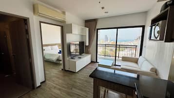 Condo, 1 habitación, balcón, vista al mar | Área de sala de estar