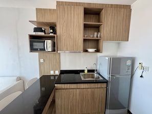Condo, 1 Bedroom, Balcony, Sea View | Private kitchen | Fridge, microwave, stovetop, cookware/dishes/utensils - Treetops Condominium by PSR (Pattaya)