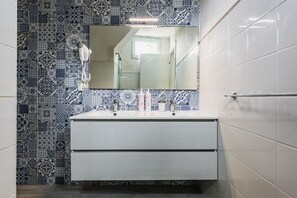 Shower, hair dryer, bidet, towels - Azzurra 3 by Wonderful Italy (Avola)