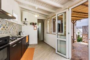 Fridge, microwave, oven, coffee/tea maker