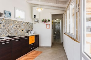 Frigorifero, microonde, forno, macchina per tè/caffè