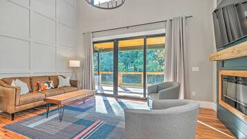 TV connectée, cheminée, chaßne hi-fi