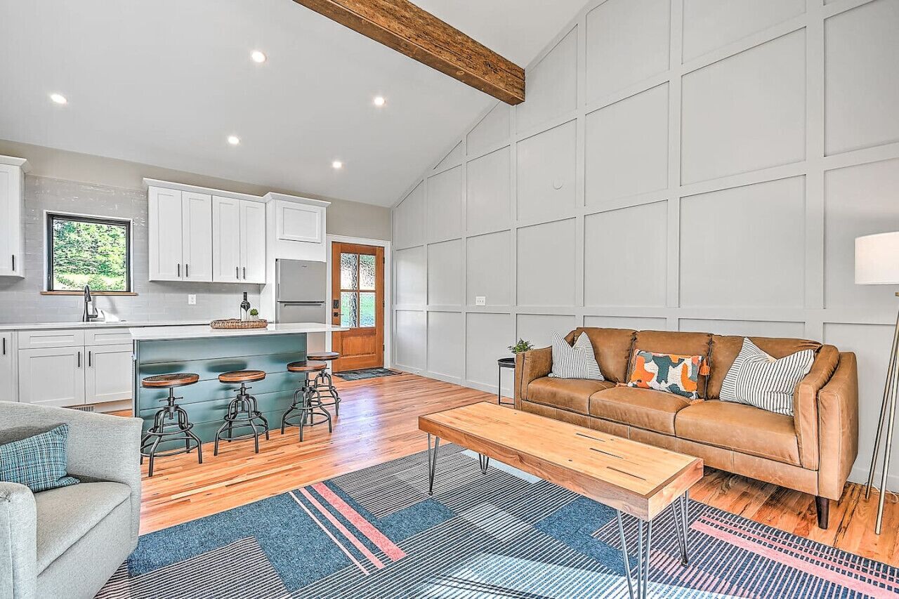 TV connectée, cheminée, chaîne hi-fi