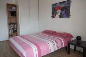 1 bedroom, iron/ironing board, WiFi, bed sheets - Chambre lit Double Privée Dans Appartement à Partager - 20 Minutes de Paris (Saint-Denis)
