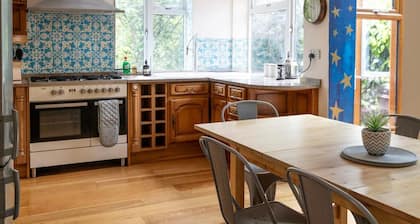 Charming Frome Retreat With 4 Bedrooms