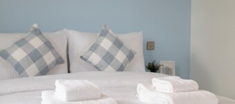 Charming Frome Retreat With 4 Bedrooms