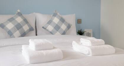 Charming Frome Retreat With 4 Bedrooms