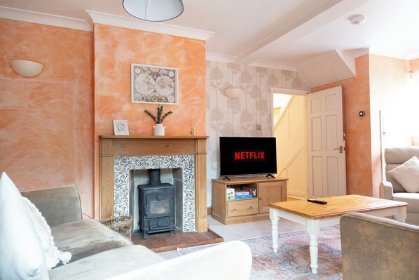 Living area - Charming Frome Retreat With 4 Bedrooms (Frome)