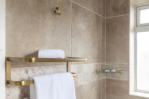 House | Bathroom - Charming Frome Retreat With 4 Bedrooms (Frome)