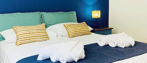 2 chambres, coffres-forts dans les chambres, Wi-Fi, draps fournis