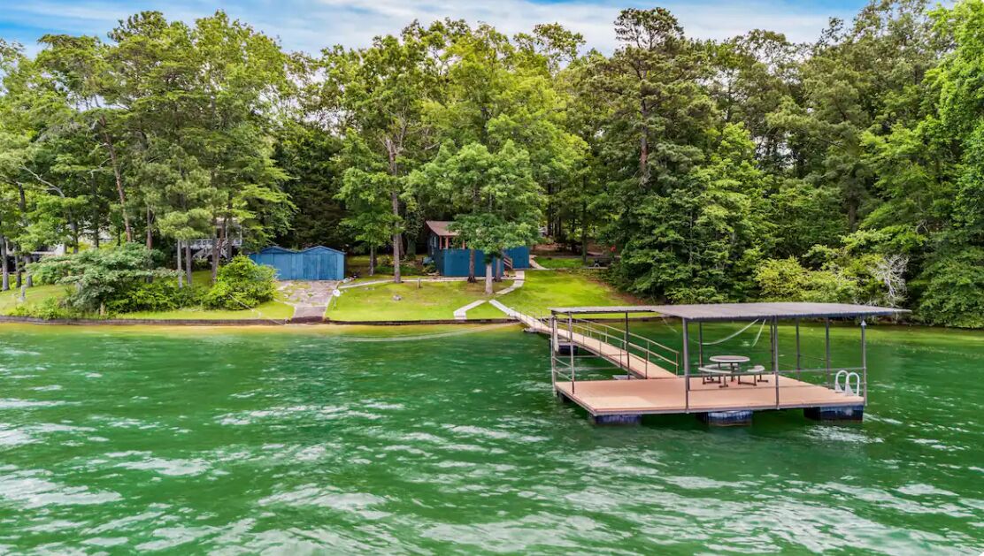 Vintage Smith Lake Fishing Cabin Retreat!