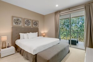 3 bedrooms, iron/ironing board, WiFi, bed sheets - Last Minute Disney Getaway! Townhouse with Private Pool. Book Now! #65951 (Orlando)