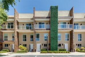 Exterior - Last Minute Disney Getaway! Townhouse with Private Pool. Book Now! #65951 (Orlando)