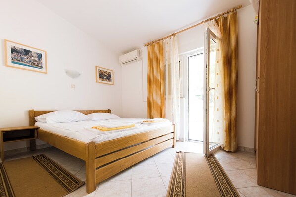 1 Schlafzimmer, Reisekinderbett, kostenloses WLAN, Bettwäsche