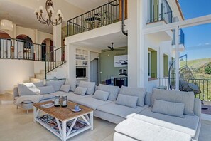 TV, fireplace - Casa Kodak - Cerros de Aguila (Las Lagunas de Mijas)