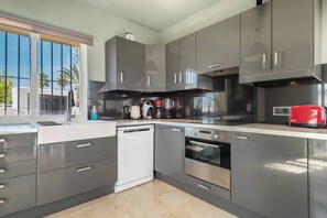 Coffee/tea maker, fridge, microwave, oven - Casa Kodak - Cerros de Aguila (Las Lagunas de Mijas)