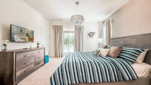 8 Schlafzimmer, Bügeleisen/Bügelbrett, Reisekinderbett, WLAN