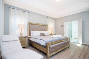 5 slaapkamers, een strijkplank/strijkijzer, reisbedje, wifi