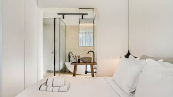 2 chambres, fer et planche à repasser, literie fournie