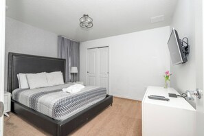6 makuuhuonetta, silitysrauta/-lauta, vauvan matkasänky, Wi-Fi