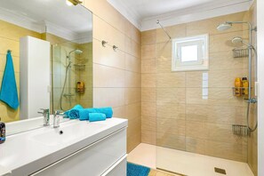 Hair dryer, towels - Villa Lima by Villa Plus (Adeje)