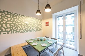 ファミリー アパートメント | ダイニングルーム