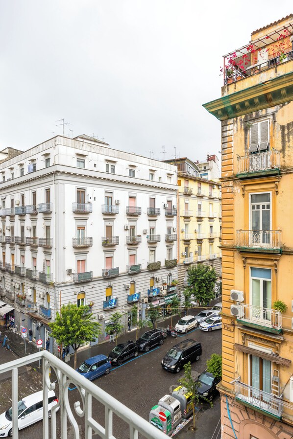 Comfort Apartment | Balcony - Via Firenze Central Station Housing (Naples)