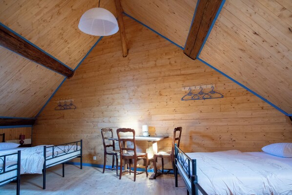 4 bedrooms, desk, free WiFi