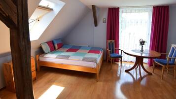 4 bedrooms, travel cot, bed sheets