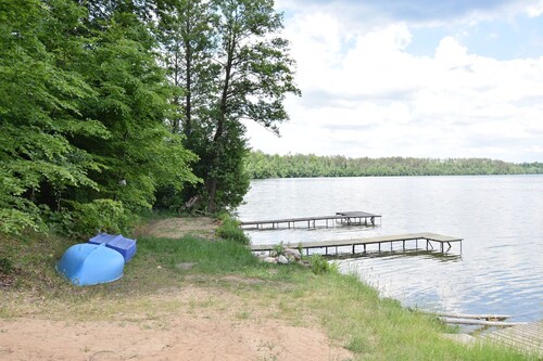 Ferienhaus am See mit Boot in Polen