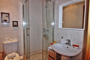 Shower, hair dryer, towels, shampoo - Los Arcos 3 - Pool & Vilamoura Center (Vilamoura)