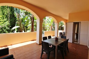 Outdoor dining - Los Arcos 3 - Pool & Vilamoura Center (Vilamoura)