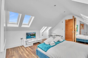 4 Schlafzimmer, Schreibtisch, Bügeleisen/Bügelbrett, Reisekinderbett