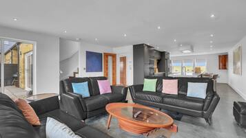 Smart TV, fireplace, video games, ping pong