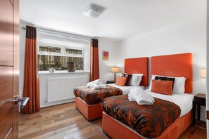 3 slaapkamers, een strijkplank/strijkijzer, reisbedje, gratis wifi