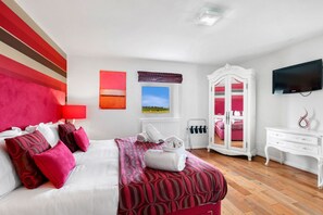 3 bedrooms, iron/ironing board, travel crib, free WiFi