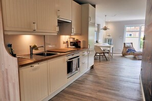 Kühlschrank, Ofen, Herdplatte, Geschirrspüler